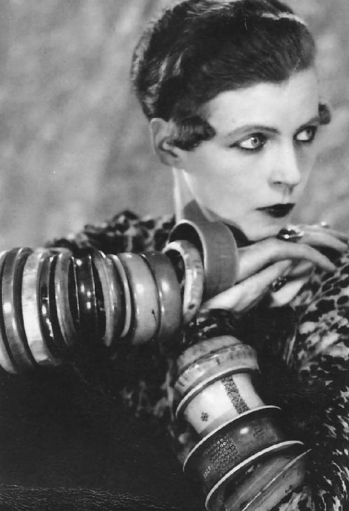 L'incredibile vita di Nancy Cunard, la poetessa più bella del mondo
