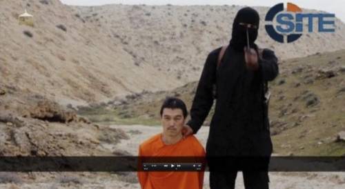 L'esecuzione di Kenji Goto, il reporter giapponese ammazzato dall'Isis nel febbraio 2015