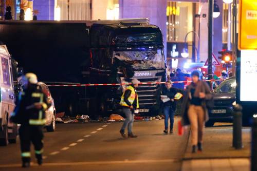 Attentato a Berlino, le immagini dei soccorsi 