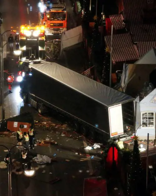 Berlino, le tracce del satellite del tir: "Così si è preparato alla strage"