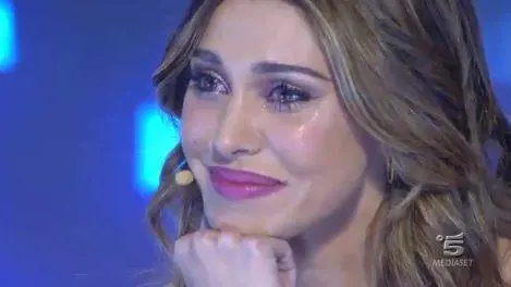 Belen confessa: "Le parole d'amore di Stefano non mi lasciano indifferente"