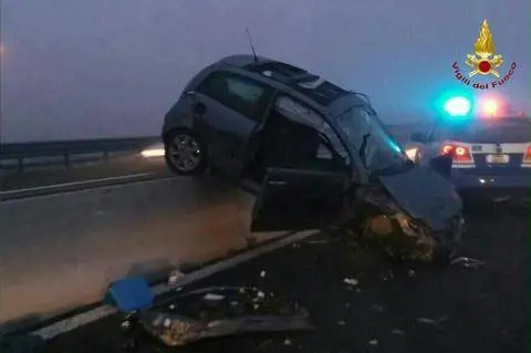 Fa un incidente in auto con a bordo il figlio. Il papà è indagato per omicidio stradale
