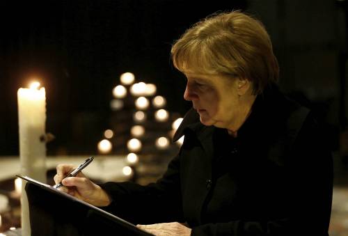 Immigrati, la Merkel insiste (e rischia tutto alle elezioni)