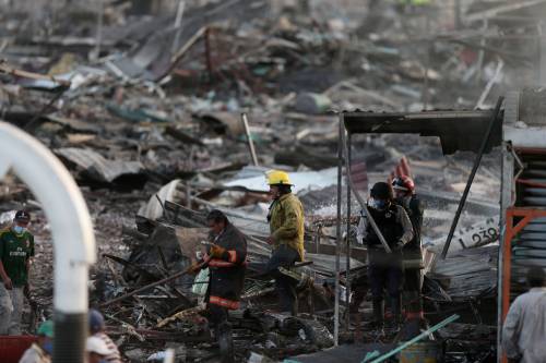 Messico, esplode il mercato dei fuochi artificiali: 31 morti