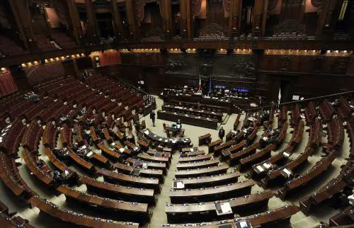 La mossa del Pd: abolire i vitalizi per andare subito al voto