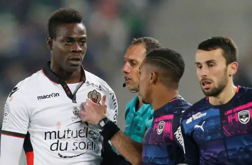 Balotelli insulta l'arbitro e viene espulso: già finito l'idillio al Nizza?