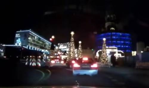 Berlino, il video choc del camion lanciato sulla folla al mercato di Natale