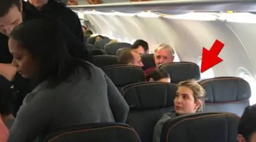 Insulta Ivanka Trump sull'aereo. Passeggero viene fatto scendere