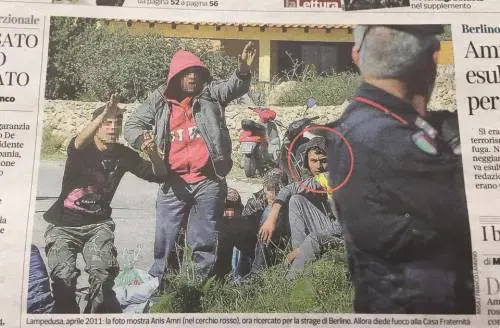 Anis Amri nel 2011 a Lampedusa in una foto pubblicata dal "Corriere della Sera"