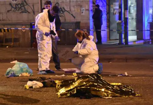 Berlino, Amri inviò foto e messaggi dieci minuti prima dell'attacco