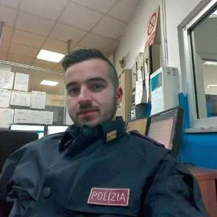 Quelle foto dei due agenti eroi e il saluto romano