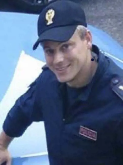 "I poliziotti? Solo due fascisti. E sono buoni solo se morti"