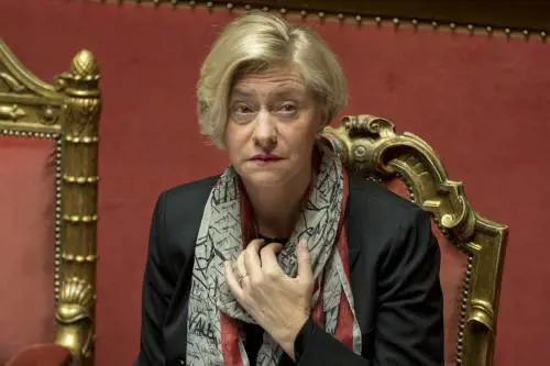 La Pinotti contro Salvini e Grillo: "No all'equazione migrante uguale jihadista"