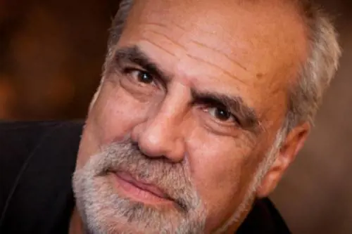 "Per vivere felici, belli e a lungo dovete andare a Lourdes"