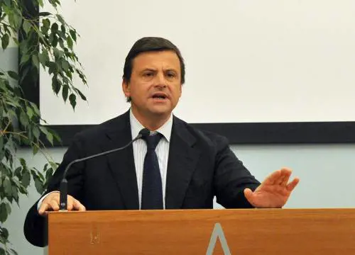 Calenda attacca gli euroscettici: "È comico chi sostiene l'Italexit"