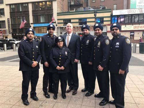 Anche New York come Londra: poliziotti in servizio col turbante
