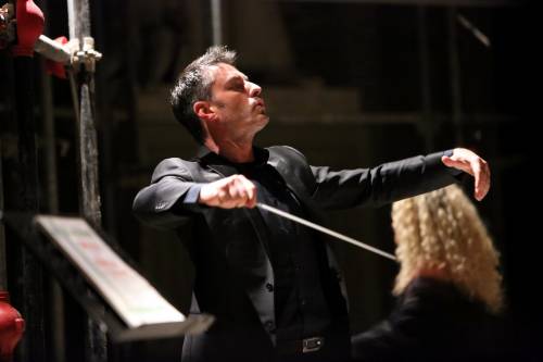 "Babbo Natale non esiste" Via il direttore d'orchestra