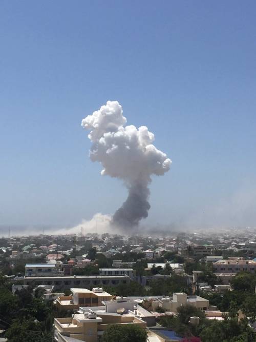 Autobomba a Mogadiscio: tre morti nell'area dell'aeroporto