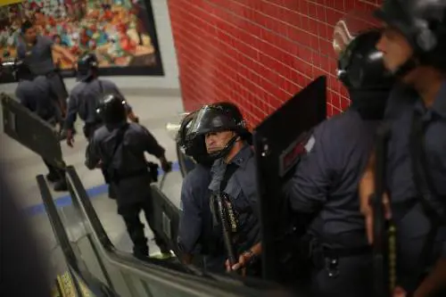 Brasile, sanguinosa rivolta in carcere: detenuti decapitati e 12 ostaggi