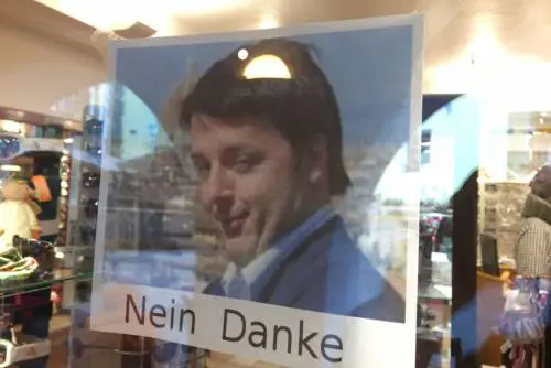 "Nein Danke", cartello contro Renzi in un negozio di Ortisei
