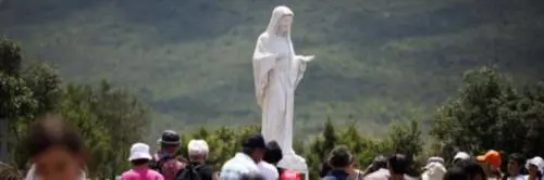 Catanzaro, sfregiato il volto della Madonna di Medjugorie