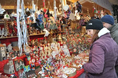 Magi in corteo, motociclisti e presepi aperti al Pirellone