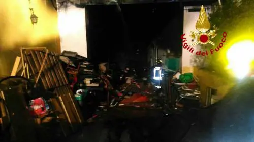 Roma, fiamme nell'ex centro d'accoglienza Baobab