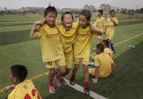 E Pechino vuole fabbricare Messi e Ronaldo in casa
