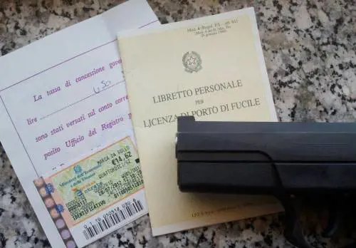 Porto d’armi persino a un ipovedente