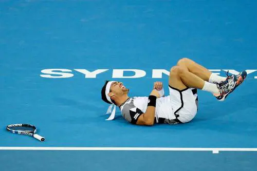 Fognini, ko al primo turno a Sidney: rompe la racchetta e litiga con l'arbitro