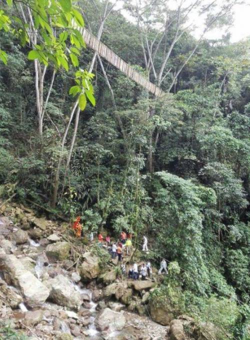 Colombia, crolla un ponte sospeso: almeno 7 i morti