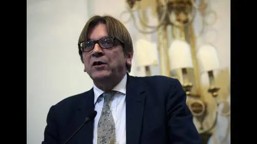 Verhofstadt attacca Salvini: "Si sente a casa a Mosca? Ci resti!"