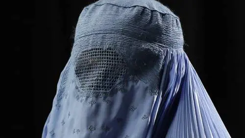 Pavia, 14enne frustata: "Segui l'islam o muori. Tu come le italiane poco di buono"