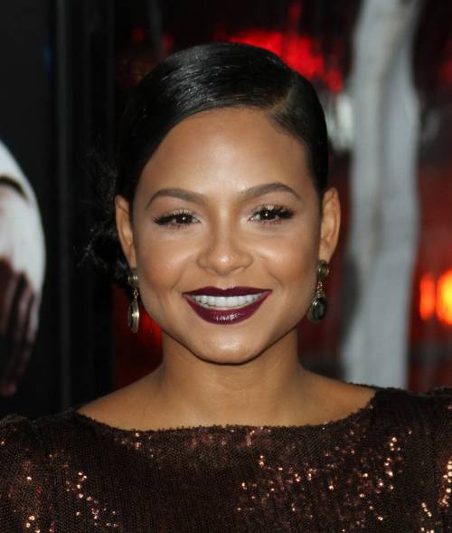 Christina Milian sul red carpet sfoggia un look provocante