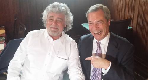 Scoppia la pace fra Nigel Farage e M5s: i grillini ritornano in Efdd