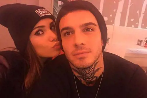 Ora la fidanzata di Lucas Peracchi prende le sue difese: "Siete delle capre"