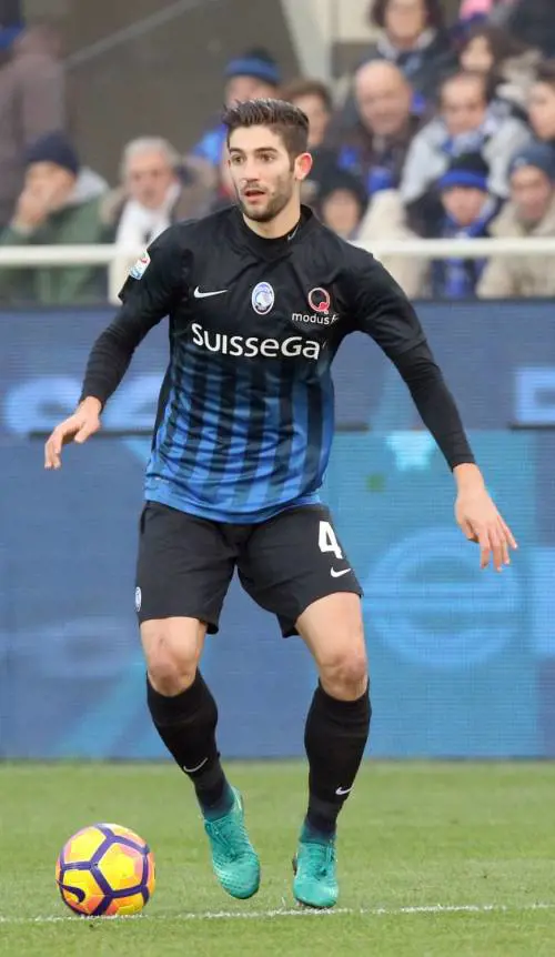 Il mercato intelligente: investire e poi vendere o crescere talenti in casa