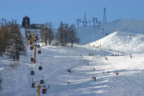 Courmayeur, telecabina bloccata ma salvi gli otto sciatori a bordo del mezzo