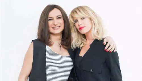 Isola dei Famosi, Vladimir Luxuria rivela: "Una concorrente ha proposto sesso in cambio di un panino"