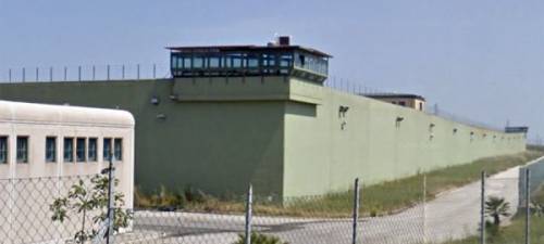 Troppi jihadisti, pochi agenti: ecco la "Guantanamo italiana"