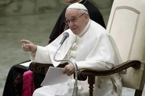 E il Papa fa litigare pure i vaticanisti