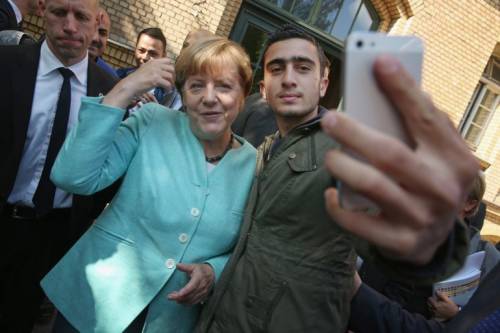 Selfie con Merkel, il profugo perde la causa con Facebook
