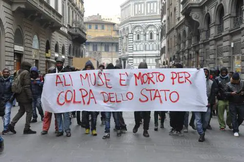 Rogo nel rifugio dei disperati: scoppia la rivolta dei migranti