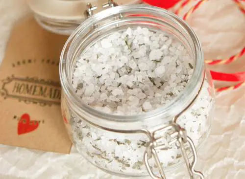 Sale aromatizzato alle erbe e agli agrumi