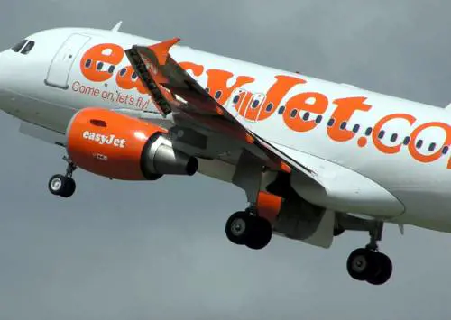 Giocano su Snapchat mentre pilotano l'aereo, due piloti di Easyjet sospesi
