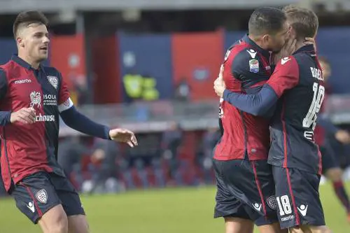 Il Cagliari spazza via il Genoa: i sardi rifilano 4 schiaffi al Grifone