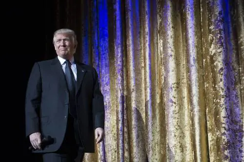 Facebook censura RussiaToday "Vietano tutte le news su Trump"