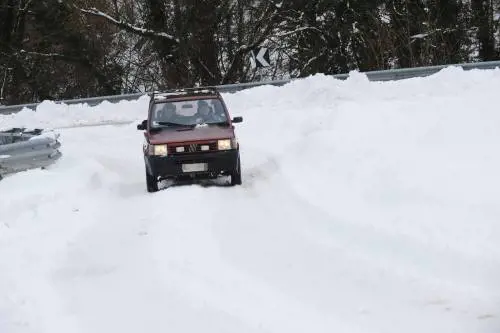 "Siamo per strada, sommersi dalla neve e non riusciamo a scappare"