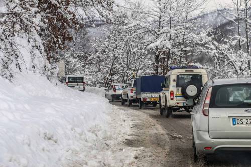 E sotto la neve ora si cerca la benzina
