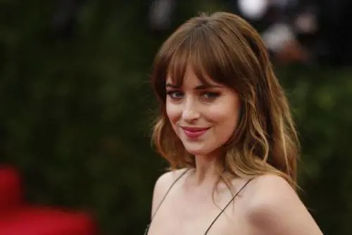 Dakota Johnson, sexy protagonista di 50 Sfumature